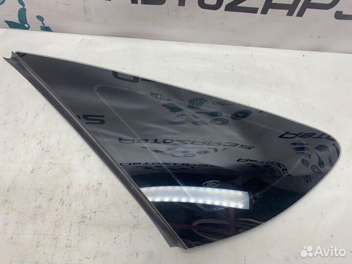 Форточка задняя левая Ford Focus хэтчбек 2010