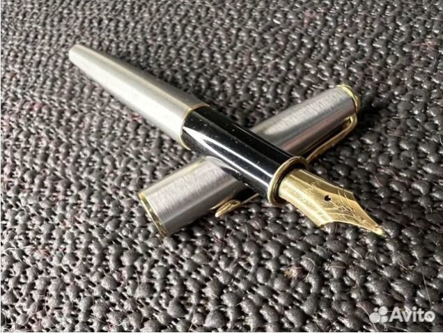 Перьевой Parker вместе с фирменными чернилами