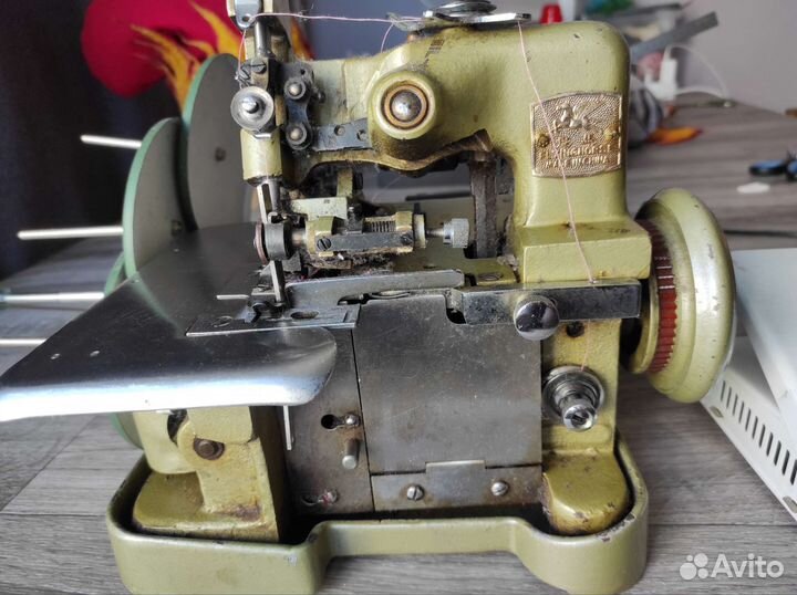 Оверлок бытовой бу