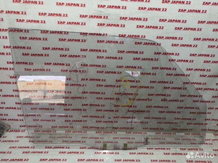 Стекло двери переднее правое Mitsubishi Pajero V24