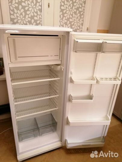 Компактный, работающий холодильник атлант-мх-367