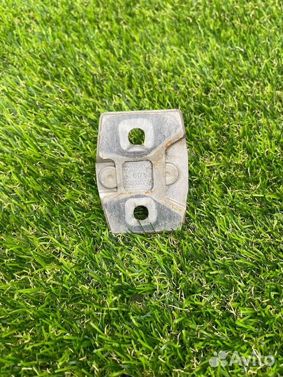 Ответная часть (скоба) замка двери задняя правая