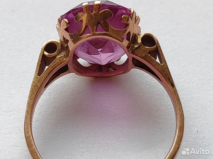 Золотое кольцо с розовым корундом