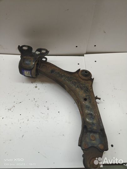 Рычаг передний левый Freelander 2 LR007206