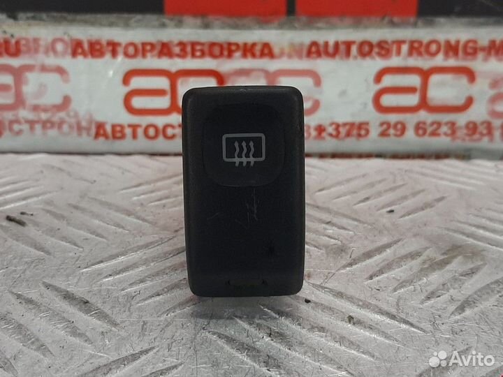 Кнопка обогрева заднего стекла Volkswagen Golf