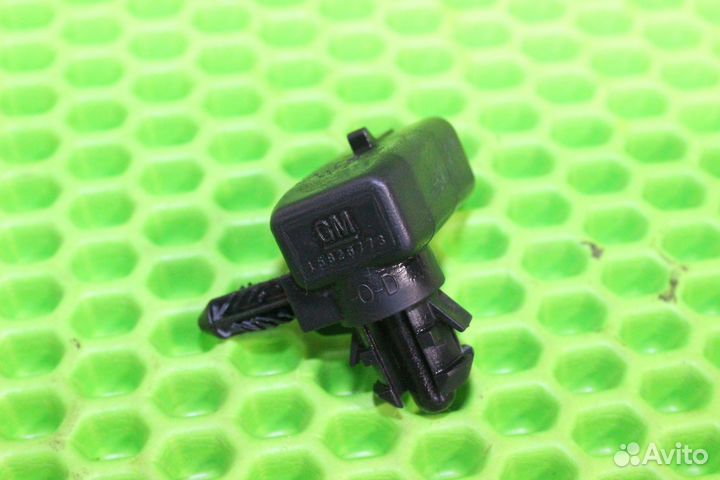 Датчик температ. воздуха Cadillac Escalade GMT900