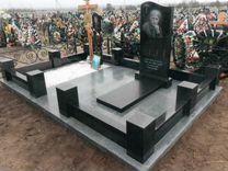 Уборка могил на кладбище в Иркутске