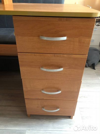 Компьютерный стол