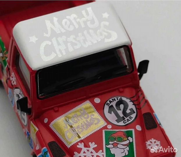 Mini GT Land Rover Defender 90 Pickup Christmas Ed