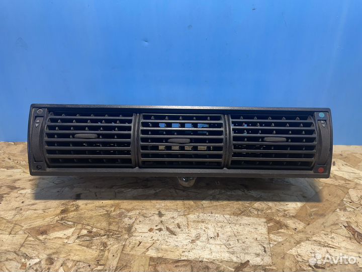 Дефлектор воздуховода центральный audi 100c4