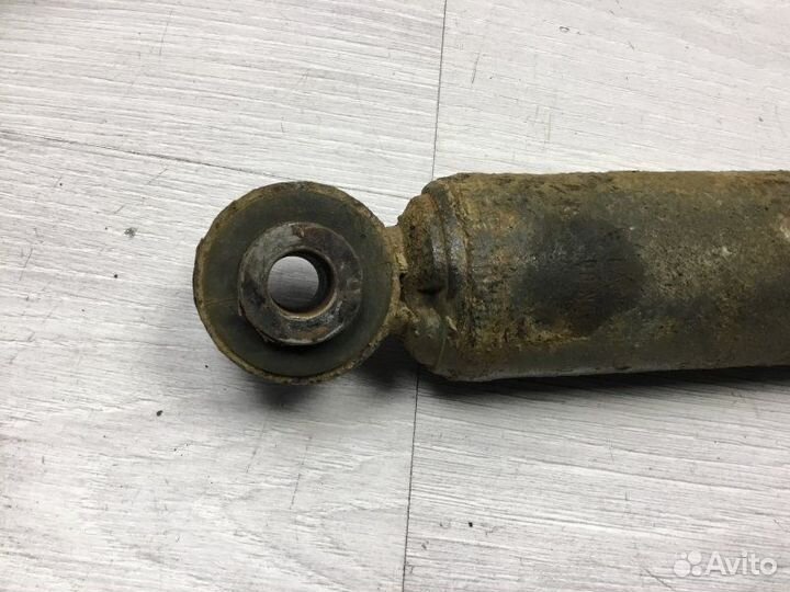 Амортизатор подвески задний левый Nissan