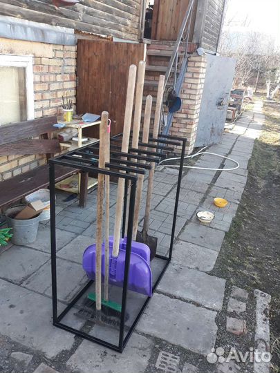 Держатель для хранения садовых инструментов