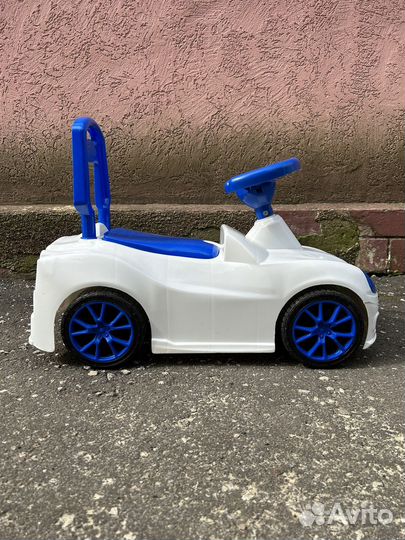 Машина каталка детская
