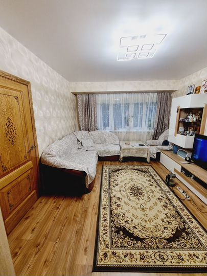 Комната 27 м² в 4-к., 4/16 эт.