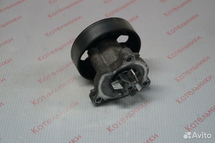 Nissan 21010-6N225 Насос водяной