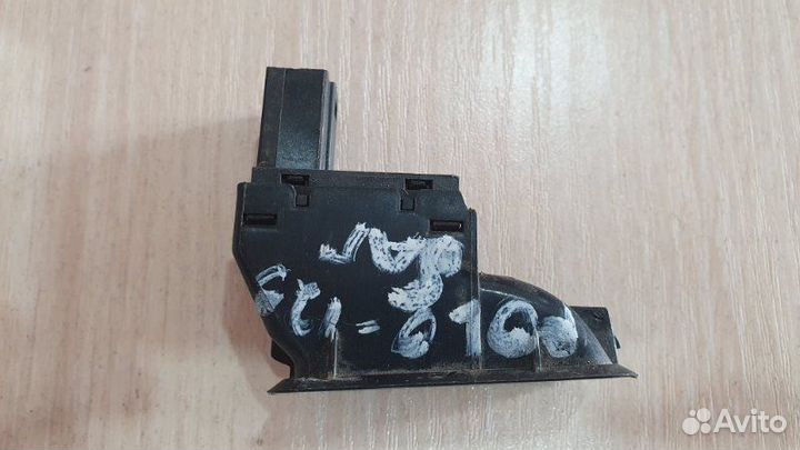 Кнопка открывания багажника Volkswagen Polo 5 cfna