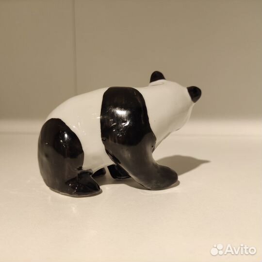 Корейская фарфоровая статуэтка «Панда»