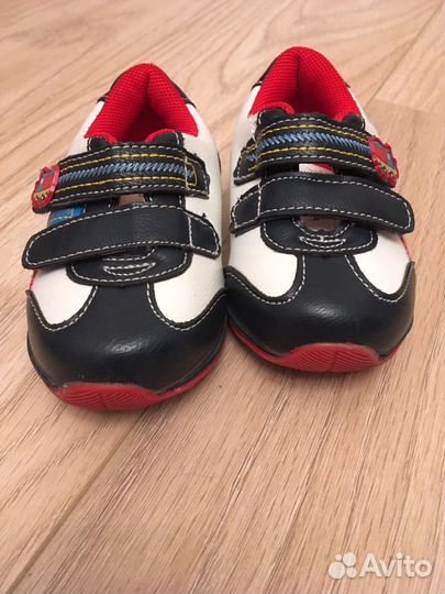 Кроссовки новые