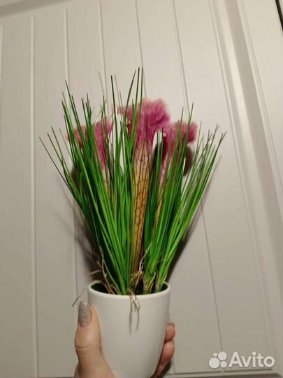 Искусственные цветы в горшках