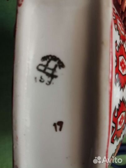 Бутыли-графины с орнаментом