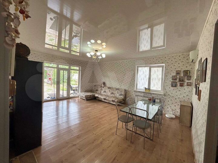 Дом 180 м² на участке 12,2 сот.