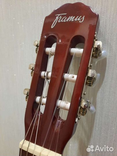 Классическая гитара шестиструнная