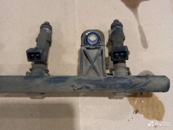 Топливная рампа с форсунками Renault Logan 1