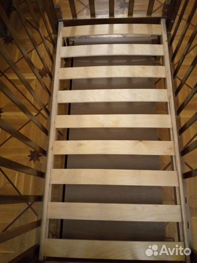 Детская кровать с маятником и ящиком