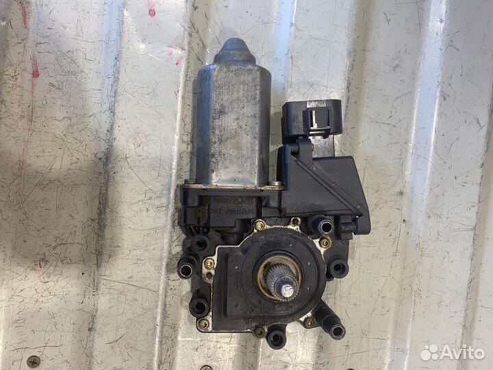 Моторчик стеклоподъемника передний левый Audi A6