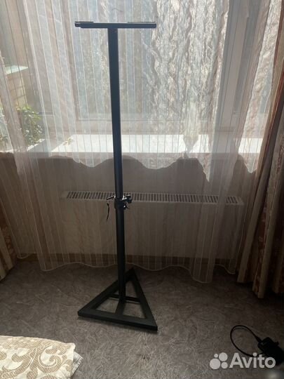 Подставка под колонки