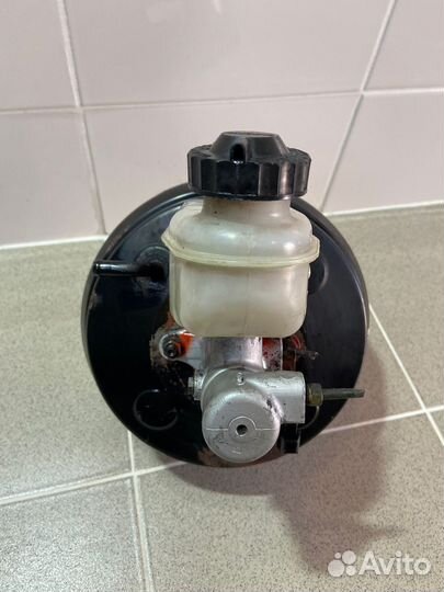 Вакуумник с гтц в сборе Kia Sorento 2002