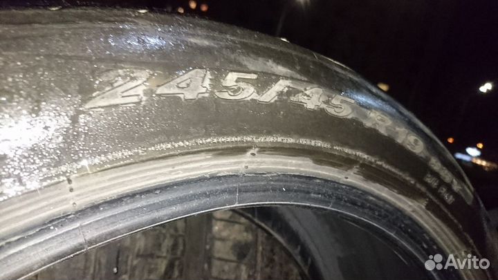 Pirelli P Zero Rosso 245/45 R19 и 275/40 R19 99Y