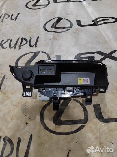 Док-станция для беспроводной зарядки Lexus Rx4