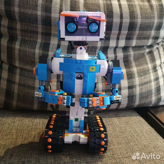 Робот Лего буст