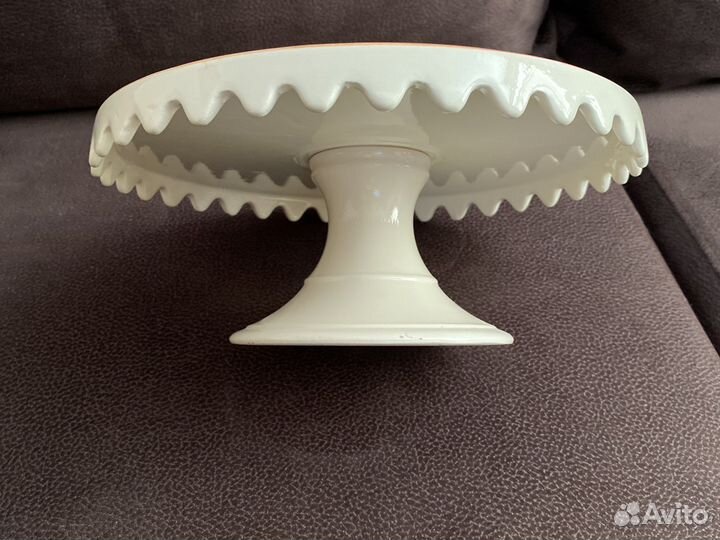 Тортовница на ножке