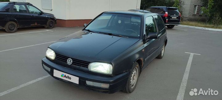 Volkswagen Golf 1.4 МТ, 1997, битый, 120 000 км