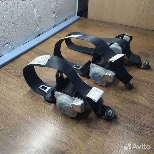 Ремень безопасности задний Nissan Teana J32 седан