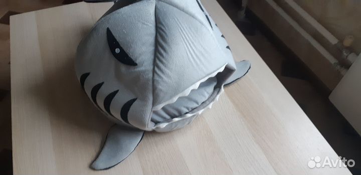 Домик/лежанка для кошек акула
