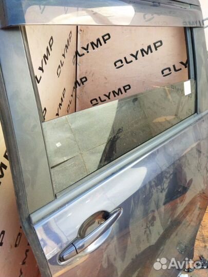 Стекло двери заднее левое Toyota Voxy ZRR70 3ZR-FE