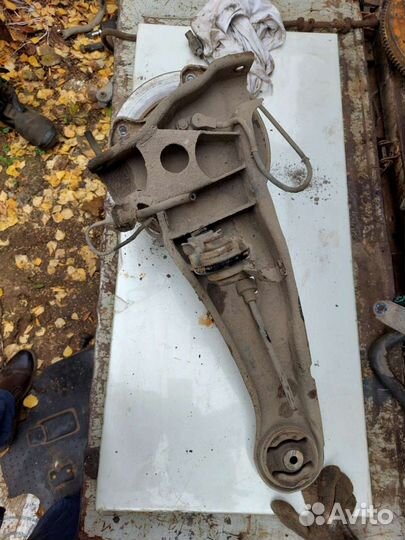 Кулак задний правый Митсубиси Лансер 9 1.6 л