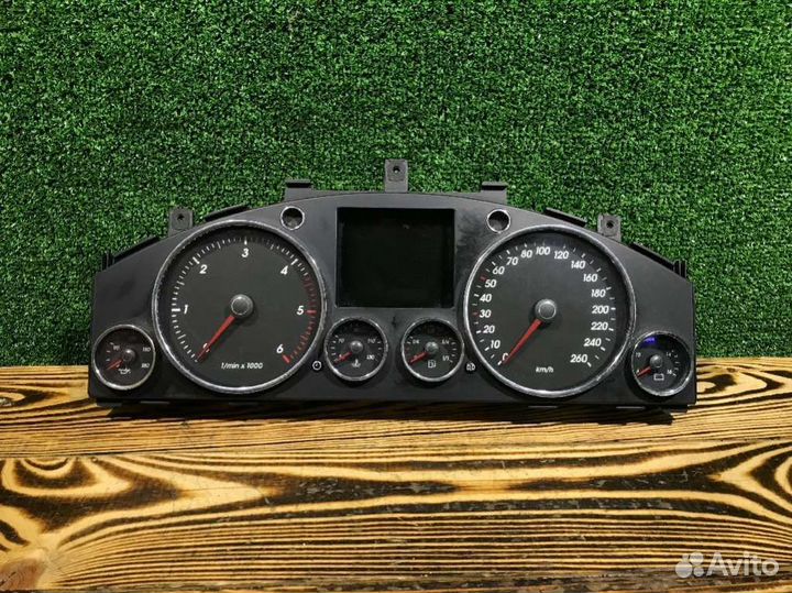 Щиток приборов (приборная панель) Volkswagen Touar