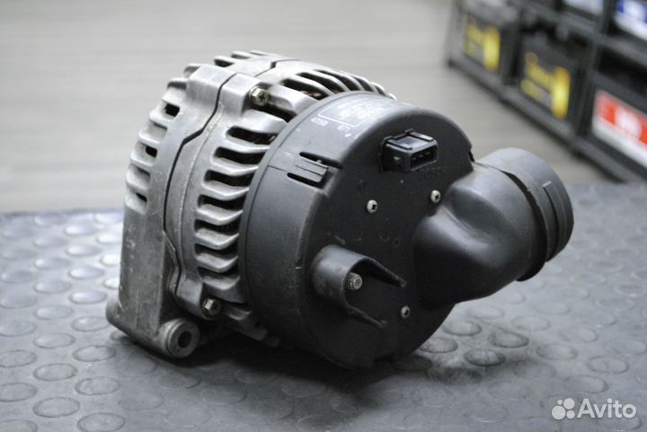 Генератор BMW 525 E39, 725 E38 2.5 TD б/у 140А