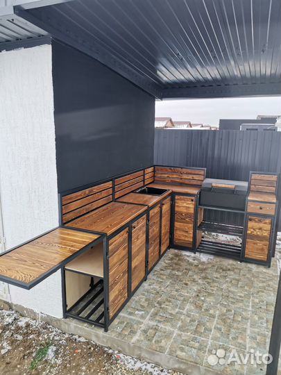 Уличная кухня с мангалом