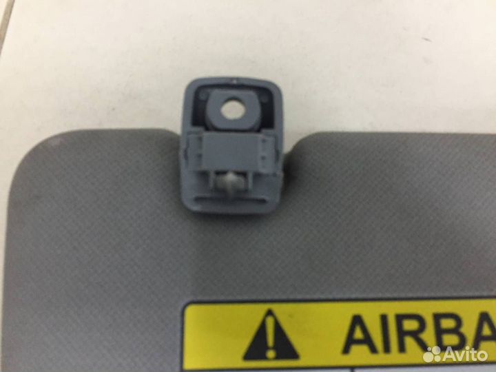 Козырек солнцезащитный внутри Hyundai Solaris 2010