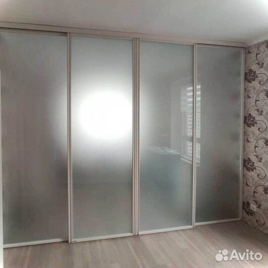 Стеклянная перегородка