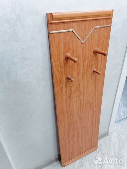 Вешалка настенная