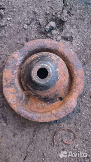 Верхняя чашка под пружину Audi 80