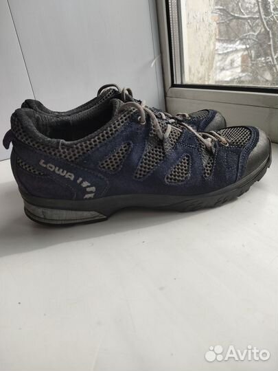 Трекинговые ботинки lowa