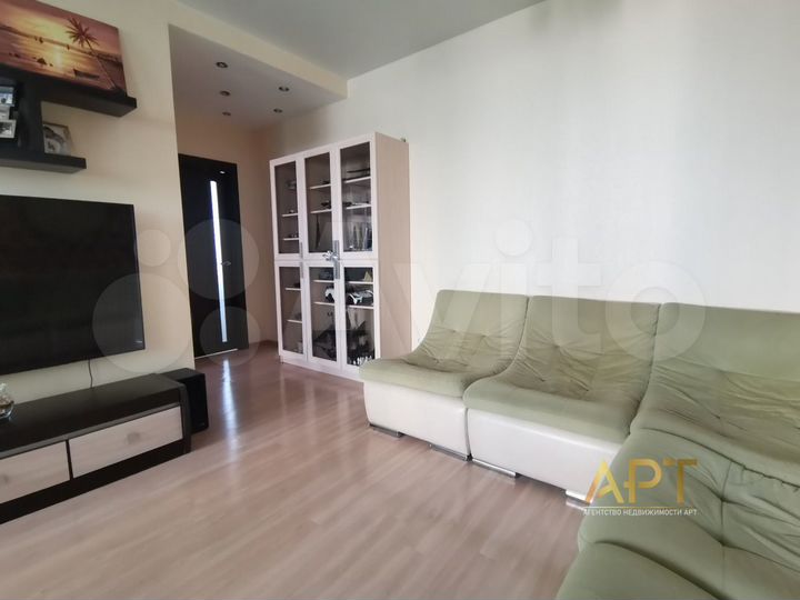 3-к. квартира, 92 м², 8/23 эт.