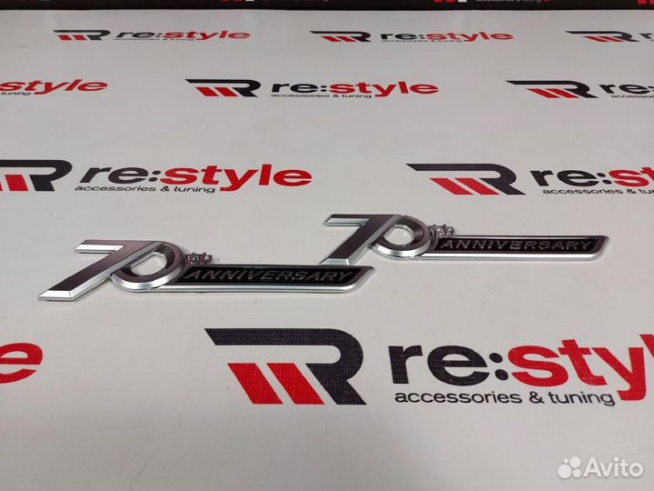 Эмблема Toyota Land Cruiser 300